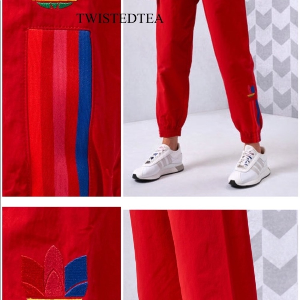 Brand new  adidas’s adicolor split trefoil track pant